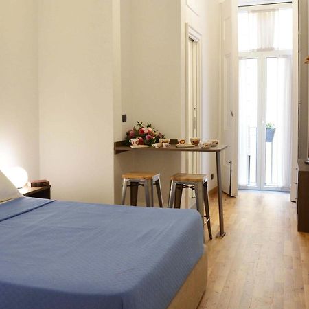 Domus Studio 25 Bed & Breakfast Napels Buitenkant foto