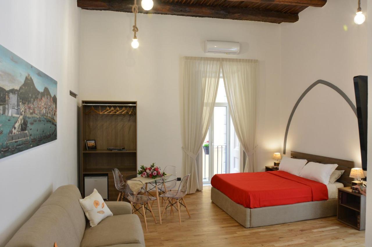 Domus Studio 25 Bed & Breakfast Napels Buitenkant foto