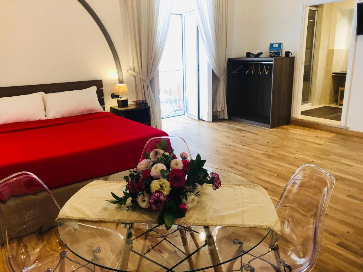 Domus Studio 25 Bed & Breakfast Napels Buitenkant foto