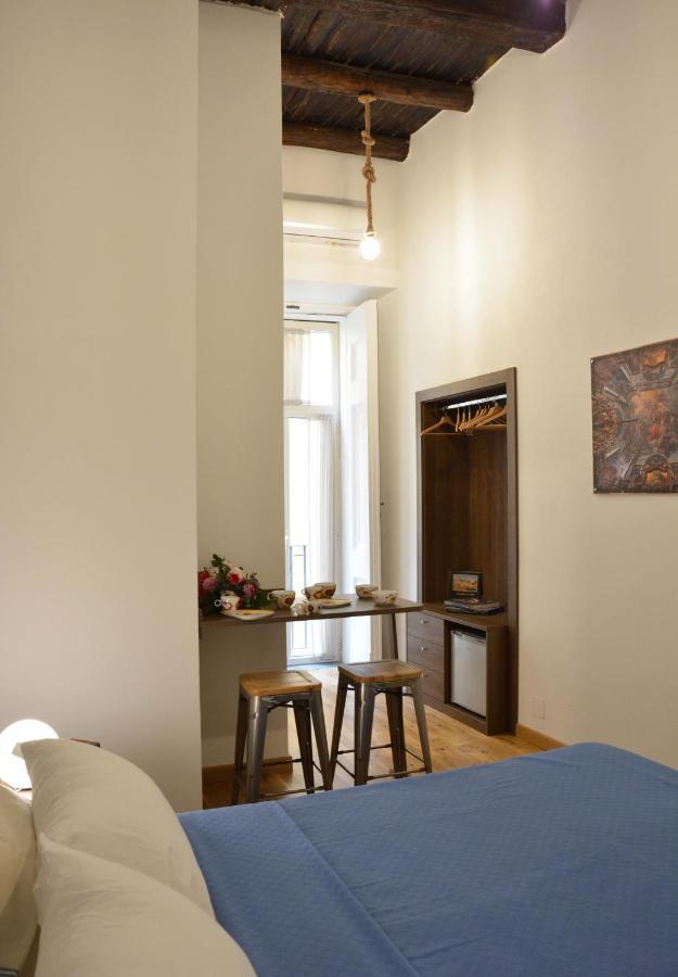 Domus Studio 25 Bed & Breakfast Napels Buitenkant foto