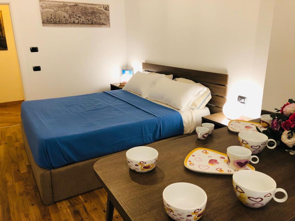 Domus Studio 25 Bed & Breakfast Napels Buitenkant foto