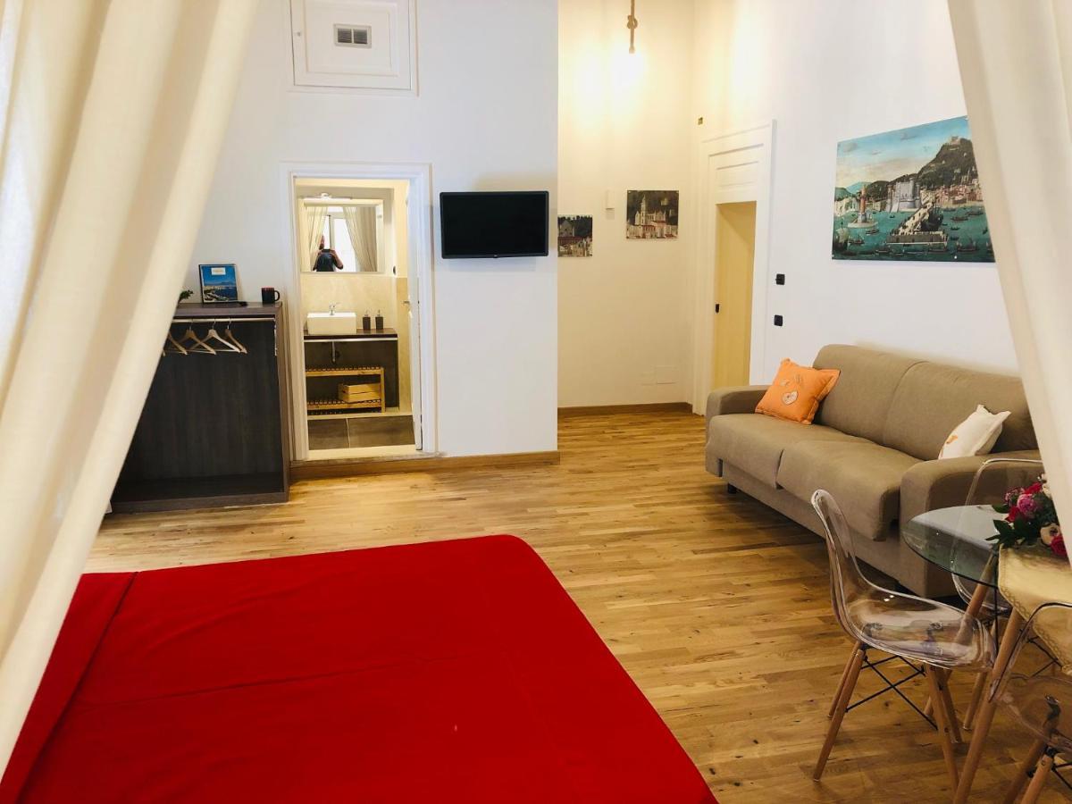 Domus Studio 25 Bed & Breakfast Napels Buitenkant foto