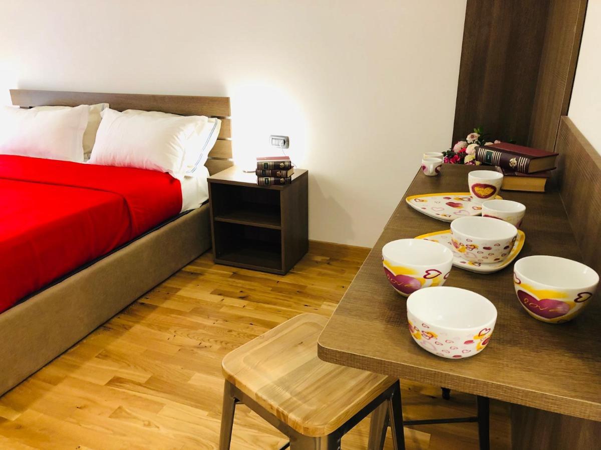 Domus Studio 25 Bed & Breakfast Napels Buitenkant foto