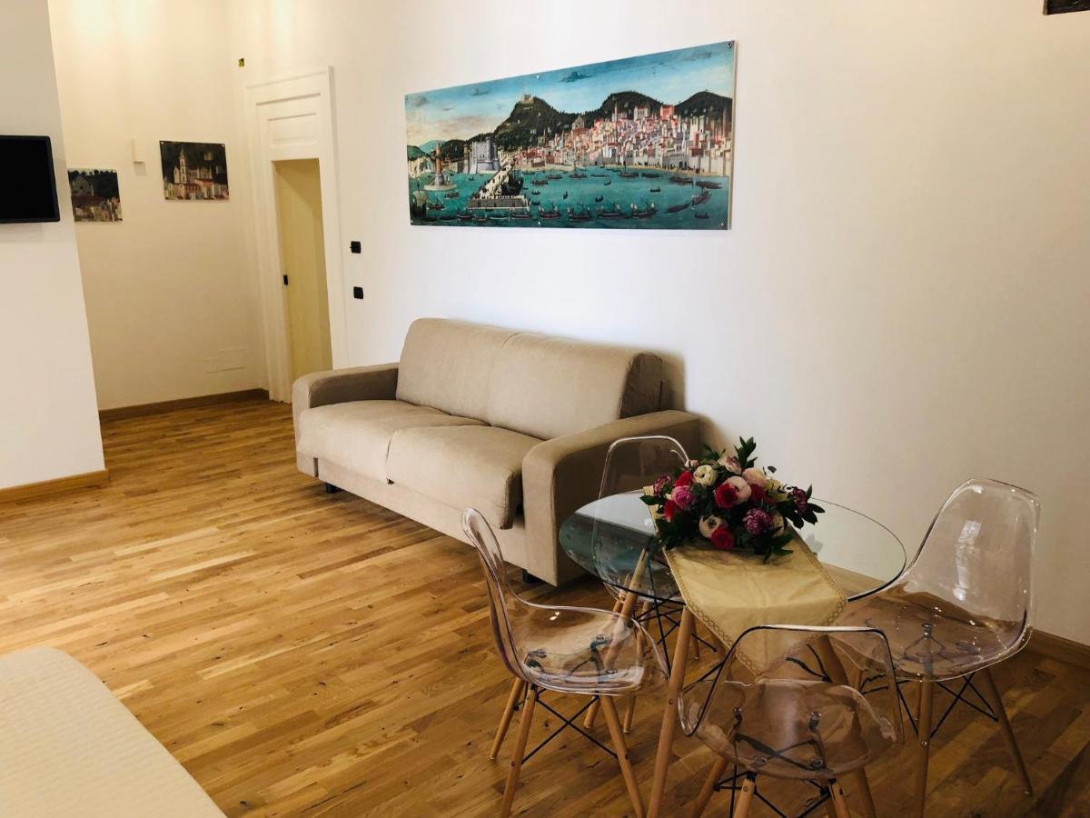 Domus Studio 25 Bed & Breakfast Napels Buitenkant foto