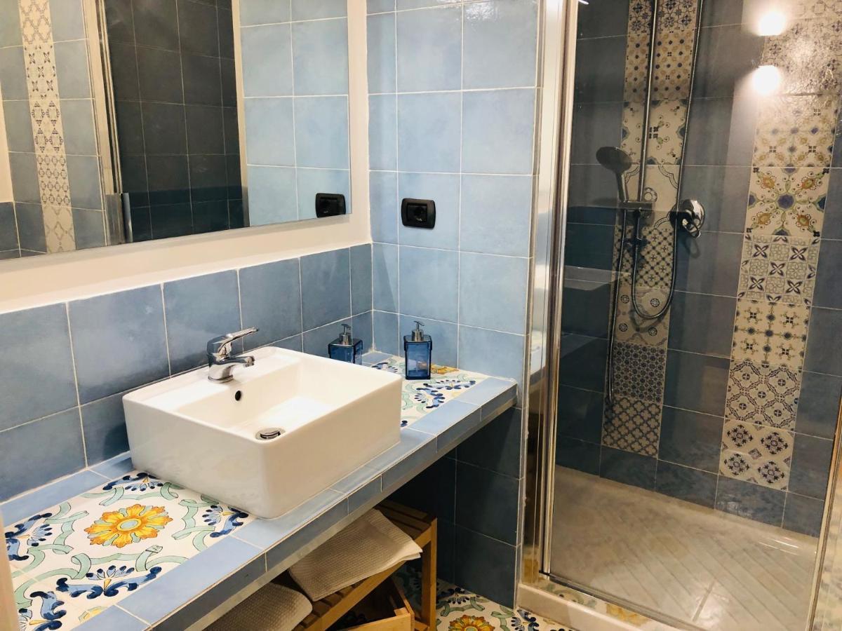 Domus Studio 25 Bed & Breakfast Napels Buitenkant foto