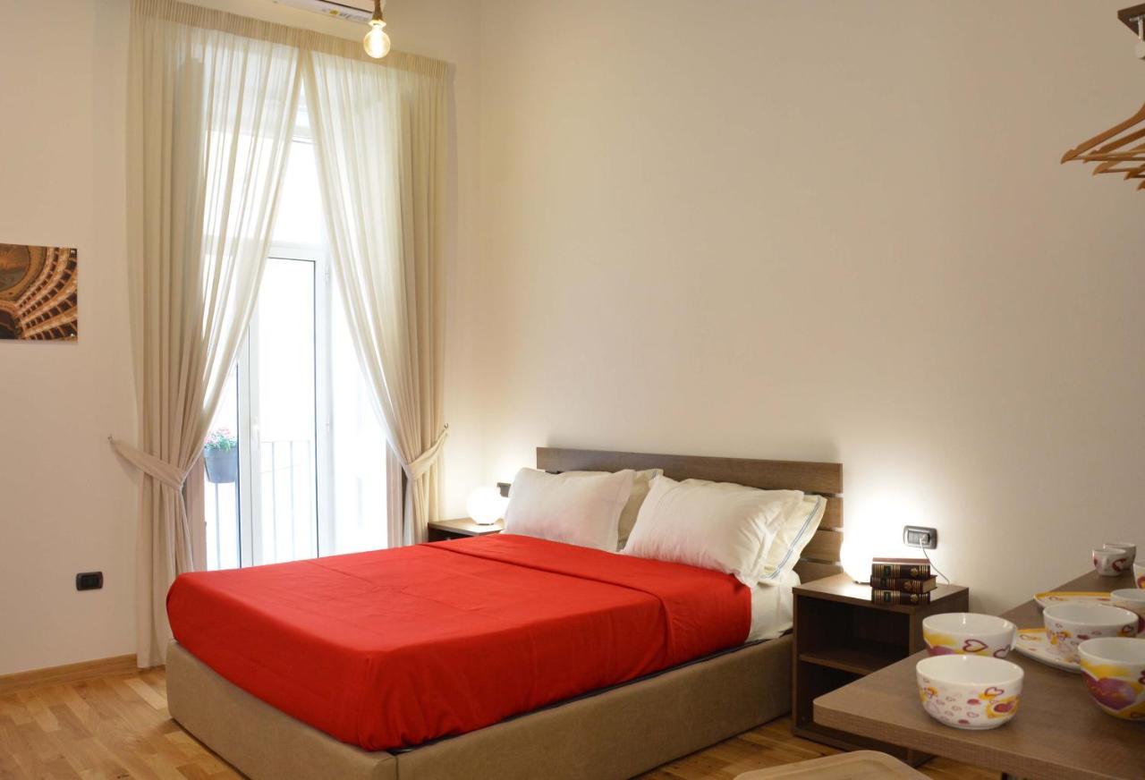 Domus Studio 25 Bed & Breakfast Napels Buitenkant foto