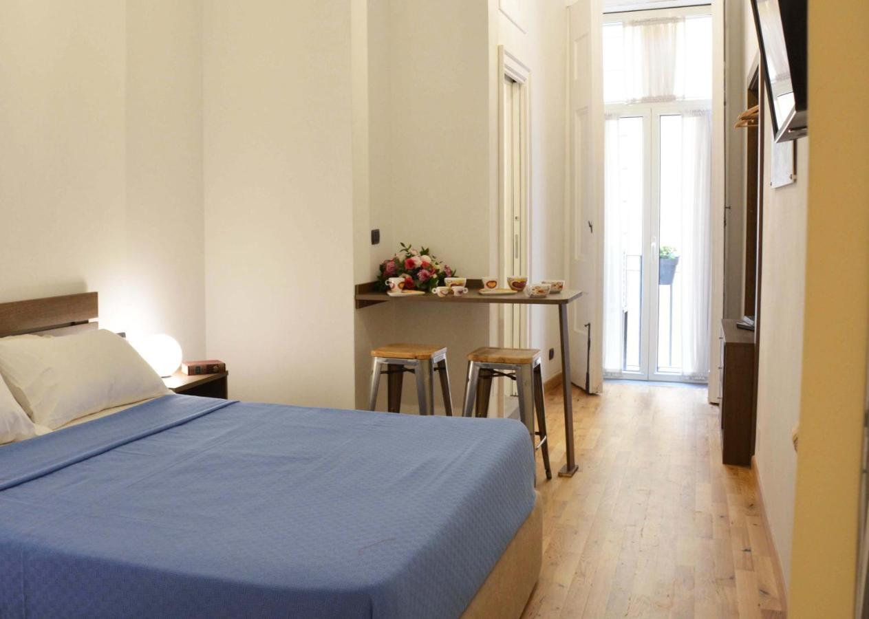 Domus Studio 25 Bed & Breakfast Napels Buitenkant foto