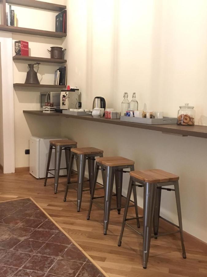 Domus Studio 25 Bed & Breakfast Napels Buitenkant foto